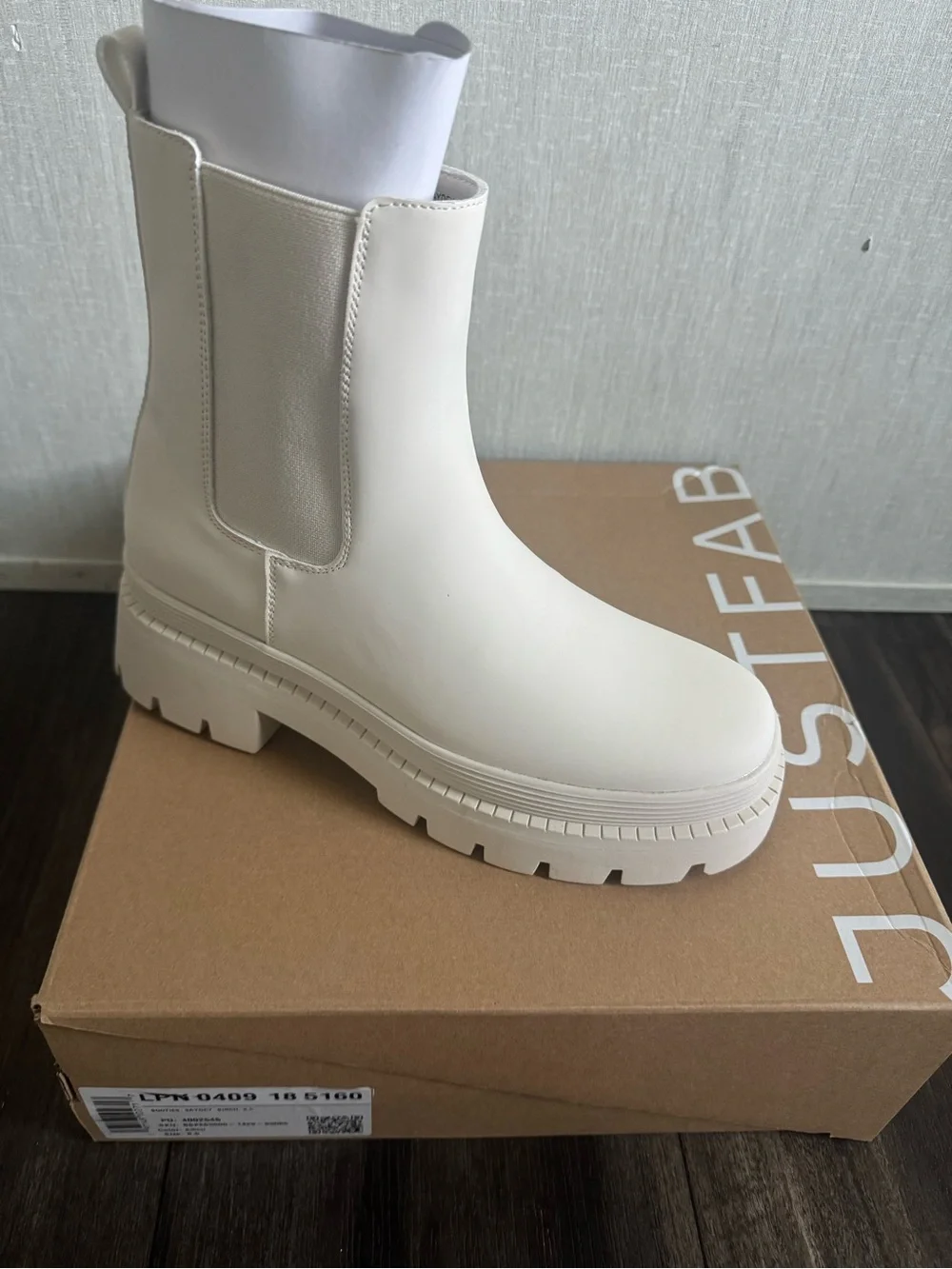 Shoe Dazzle Cream Chelsea Lug Ankle Boot